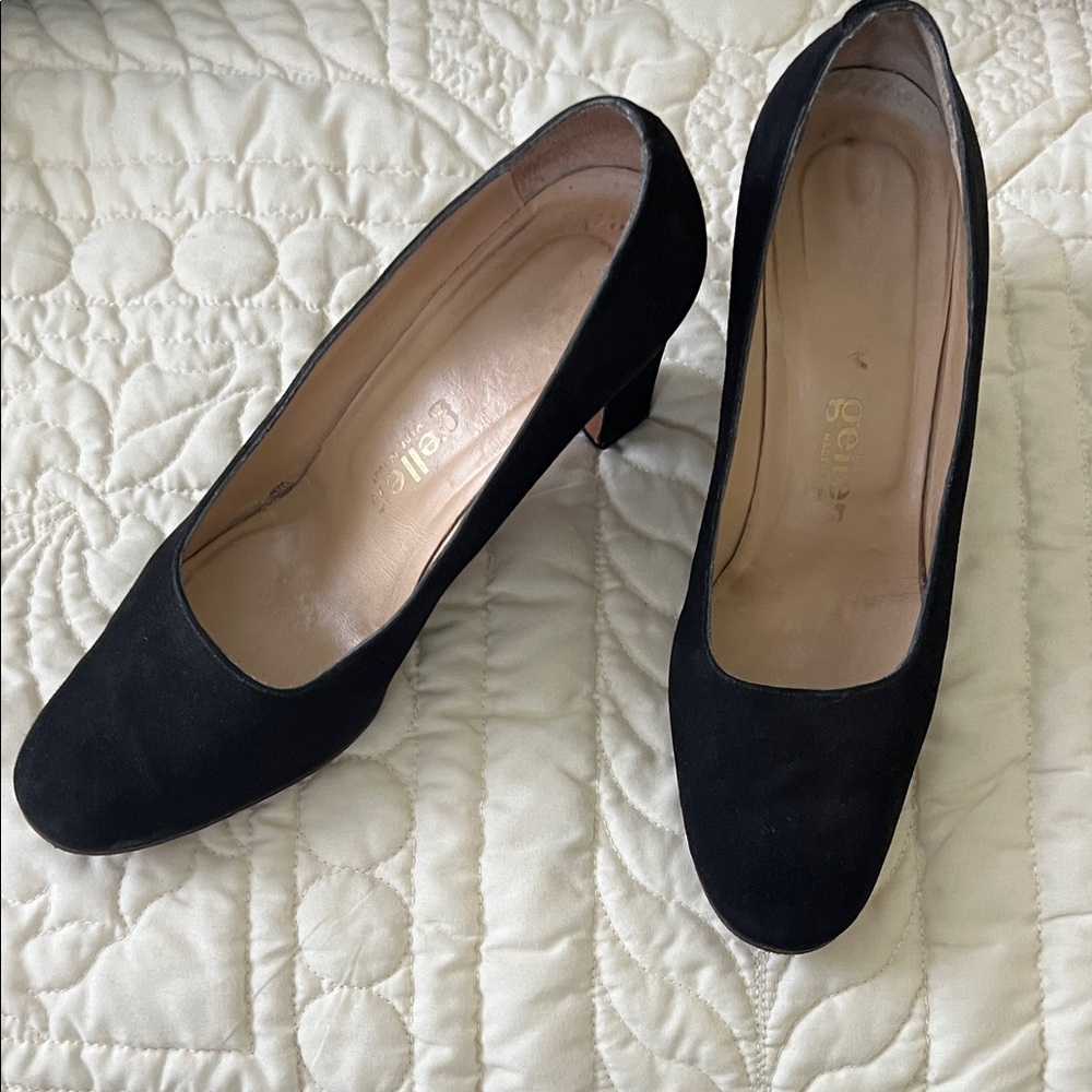 Vintage Black Suede Women's Pumps